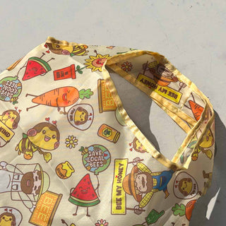 Looking for a stylish and eco-friendly way to carry your shopping essentials? Save Local Bees eco-friendly foldable bag is definitely the best choice! This reusable bag is lightweight and practical, easy to open and fold for convenient carrying. Make a difference by using eco-bags instead of plastic bags to help protect the environment. Don’t forget the creative illustrations of “FunBee” & her friends on the bag too! Let’s grab your bag and bring FunBee with you on every journey!