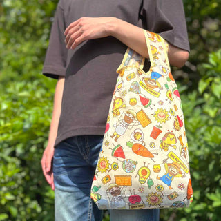 Looking for a stylish and eco-friendly way to carry your shopping essentials? Save Local Bees eco-friendly foldable bag is definitely the best choice! This reusable bag is lightweight and practical, easy to open and fold for convenient carrying. Make a difference by using eco-bags instead of plastic bags to help protect the environment. Don’t forget the creative illustrations of “FunBee” & her friends on the bag too! Let’s grab your bag and bring FunBee with you on every journey!