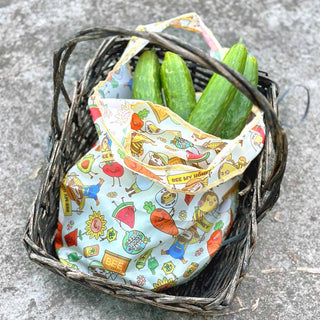 Looking for a stylish and eco-friendly way to carry your shopping essentials? Save Local Bees eco-friendly foldable bag is definitely the best choice! This reusable bag is lightweight and practical, easy to open and fold for convenient carrying. Make a difference by using eco-bags instead of plastic bags to help protect the environment. Don’t forget the creative illustrations of “FunBee” & her friends on the bag too! Let’s grab your bag and bring FunBee with you on every journey!