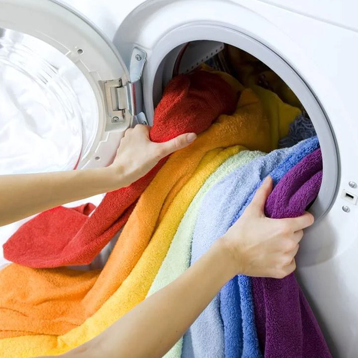https://greenstore.hk/cdn/shop/products/dr_clean_colour_absorbing_laundry_sheets_lifestyle_2.jpg?v=1681967718